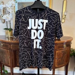 Nike Dri Fit Men’s Graphic Design T